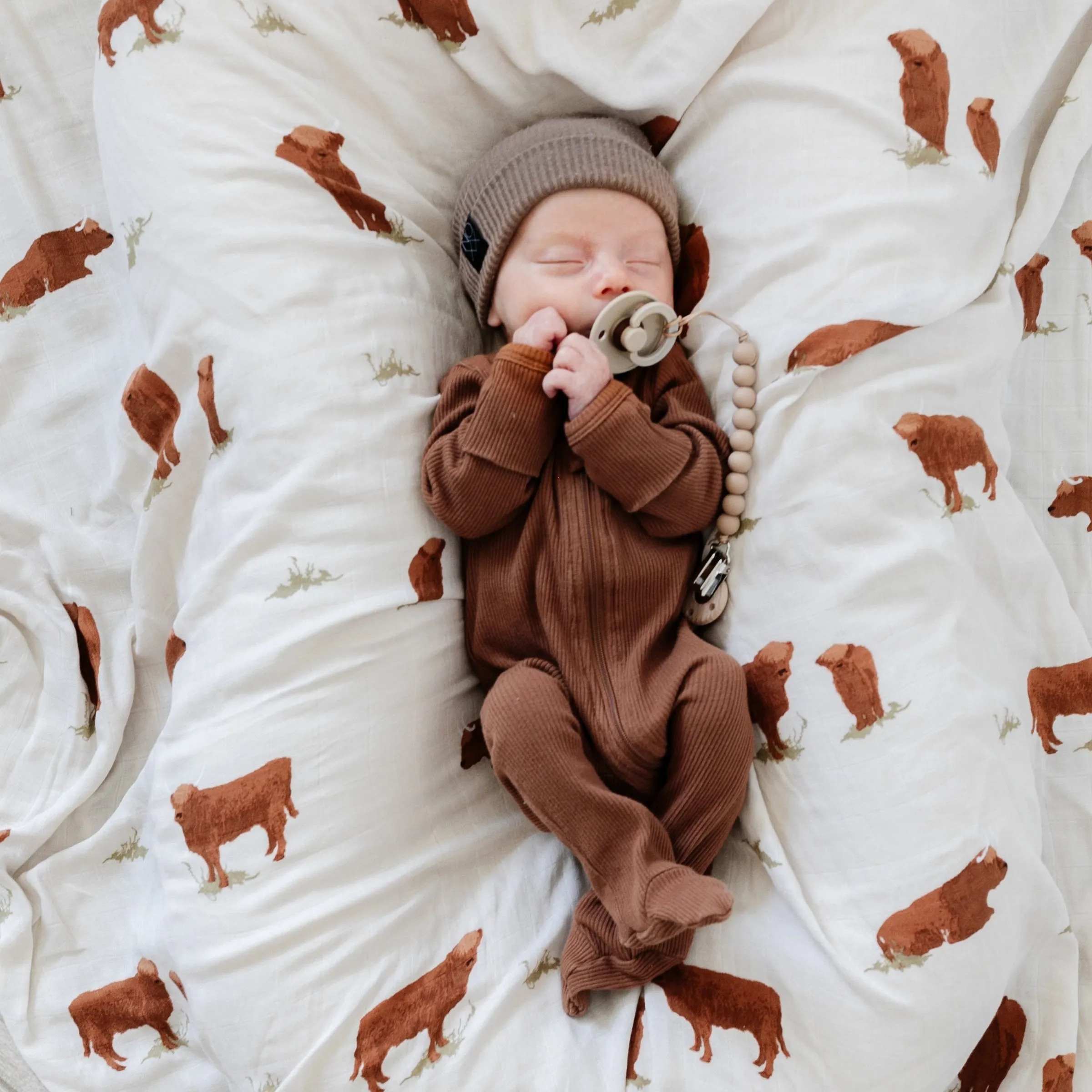 BAMBOO RAYON MUSLIN SWADDLE - HIGHLAND COW