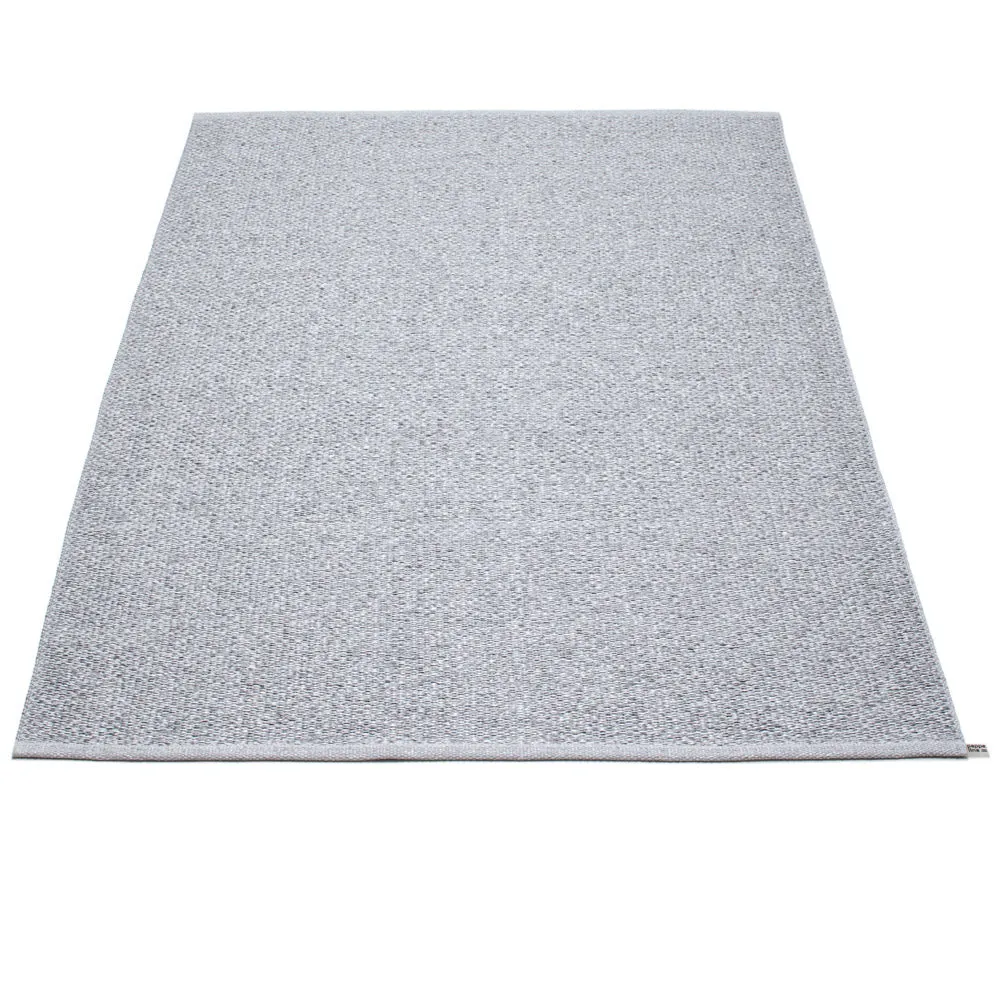 East Hampton Plastic Floor Mats Light Grey/Metallic (Multiple Sizes)